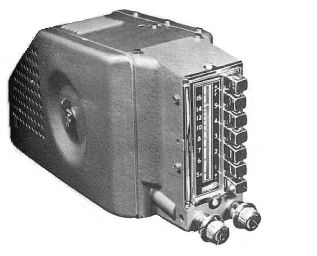 Figura 5 - Radios de coche existen desde 1922. En la foto dos curiosos modelos antiguos obtenidos en Internet usando válvulas y vibradores ...

