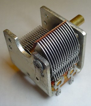  Figura 20 – Un capacitor variable de equipo antiguo
