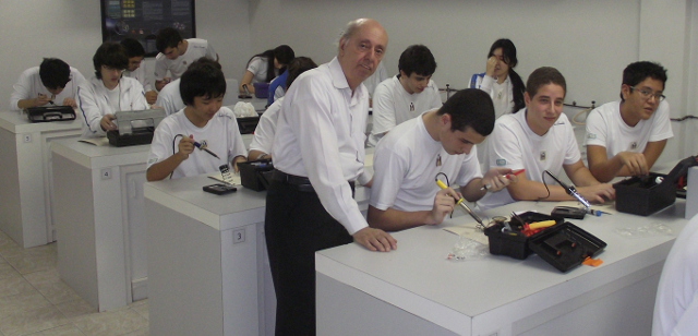 Clase del curso de introducción a la ingeniería
