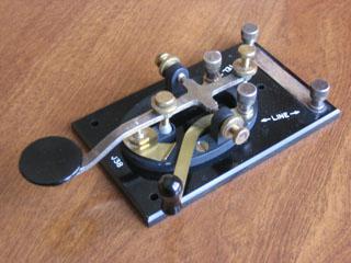 Figura 1 - Manipulador telegráfico antiguo.
