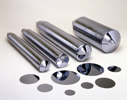 Figura 23 – Palanquillas y Wafers de silicio monocristalinas, utilizados en la fabricación de células solares.
Figura 23 – Palanquillas y Wafers de silicio monocristalinas, utilizados en la fabricación de células solares.