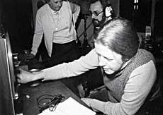 Foto - Hilda Hilst buscando voces paranormales. Hilda creo en 1990 la ANT - Asociación Nacional de Trans Comunicaciones.
Foto - Hilda Hilst buscando voces paranormales. Hilda creo en 1990 la ANT - Asociación Nacional de Trans Comunicaciones.