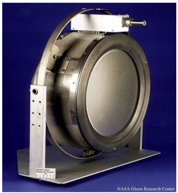 Figura 9 – Motor NSTAR de la NASA Figura 9 – Motor NSTAR de la NASA